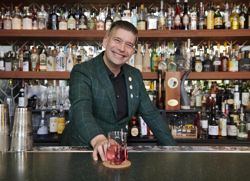 timo-serveert-ijsbal